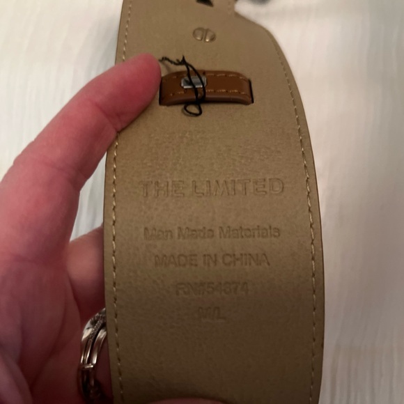NWT The Limited Notch Pull Through Belt- Size M/L - Picture 4 of 6